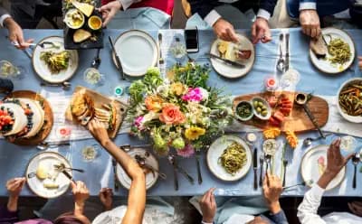 Shared dining tafel